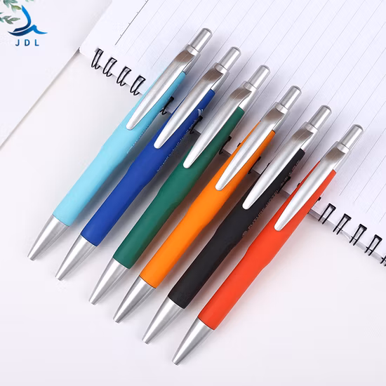 Цена на наконечники в Китае Мы кисть для художника Water Nail Набор кистей для художника Акварельная палитра из щетины из свиной шерсти Эко-карандаш «Цветная шариковая ручка на заказ».